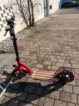 Metz moover E-Scooter mit Zellentausch